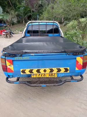Toyota Hilux 2002 Blue