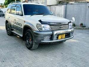 Toyota Land Cruiser Prado 2005 White