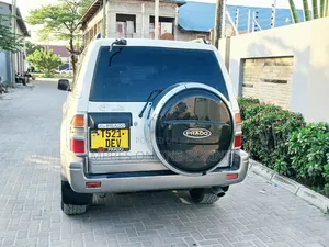 Toyota Land Cruiser Prado 2005 White