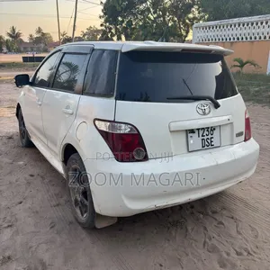 Toyota IST 2003 White