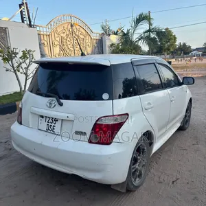 Toyota IST 2003 White