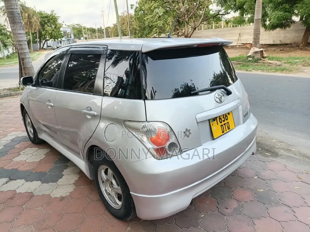Toyota IST 2003 Silver