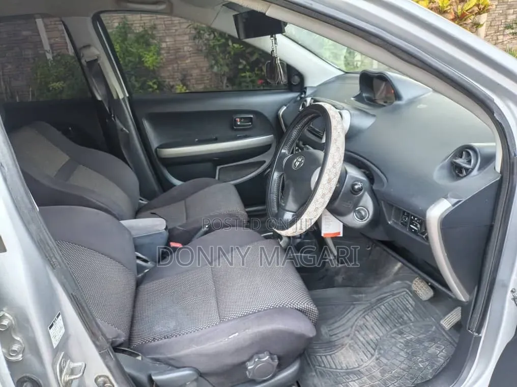 Toyota IST 2003 Silver