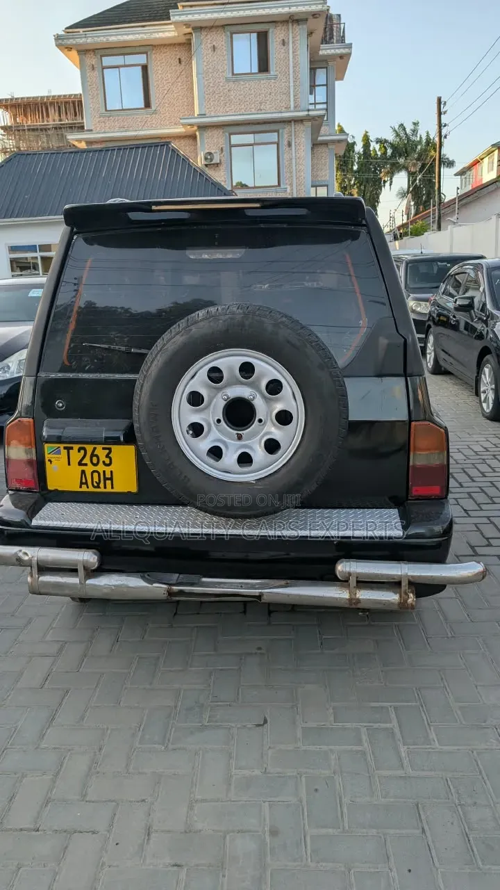 Suzuki Escudo 1999 Black