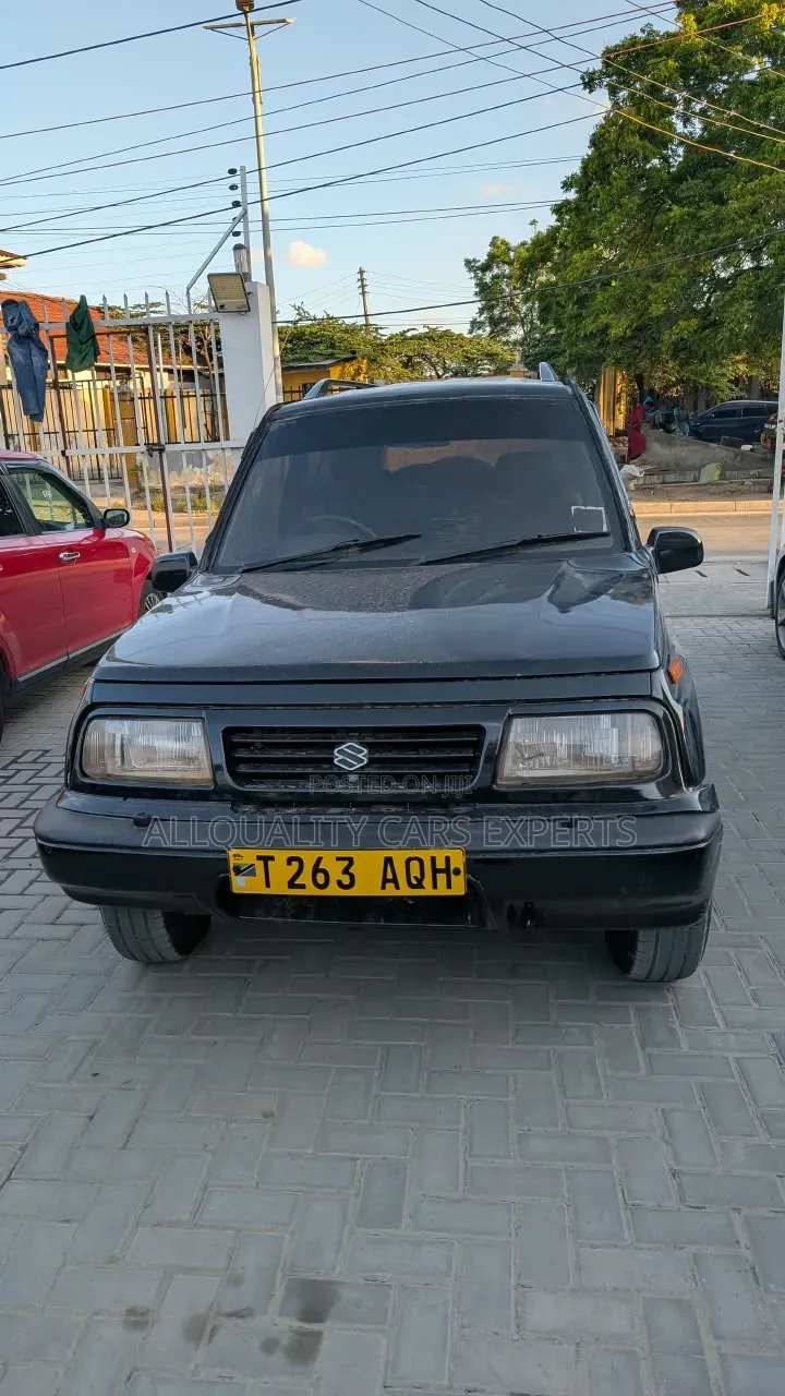 Suzuki Escudo 1999 Black