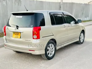 Toyota Raum 2005 Silver
