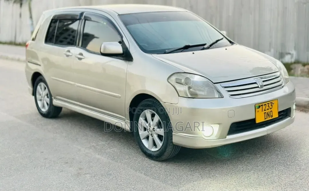 Toyota Raum 2005 Silver