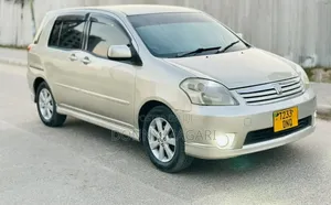 Toyota Raum 2005 Silver