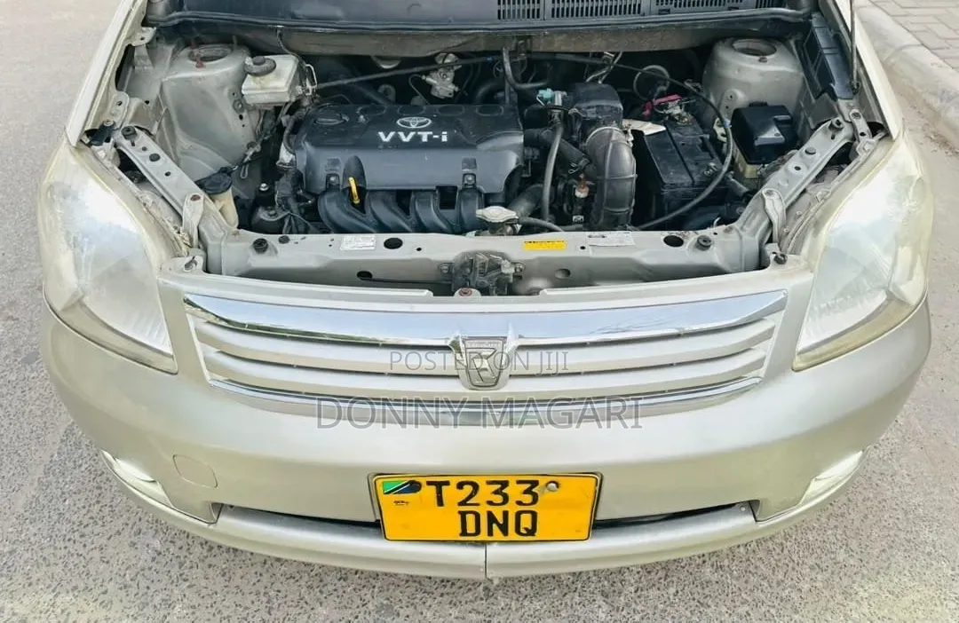 Toyota Raum 2005 Silver