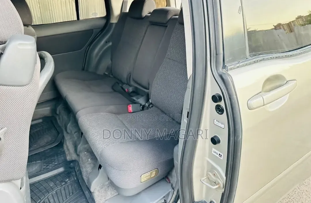 Toyota Raum 2005 Silver