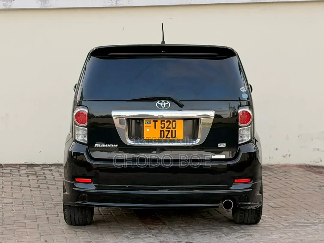 Toyota Corolla Rumion 2010 Black