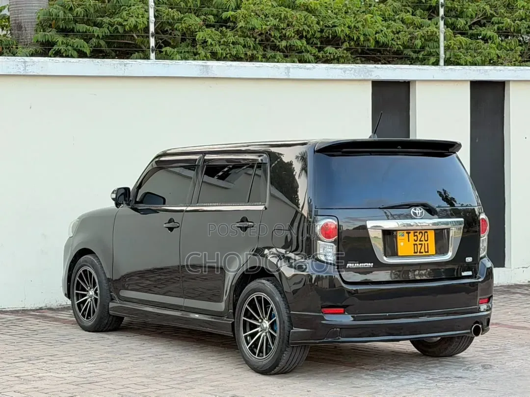 Toyota Corolla Rumion 2010 Black