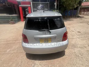 Toyota IST 2004 Silver