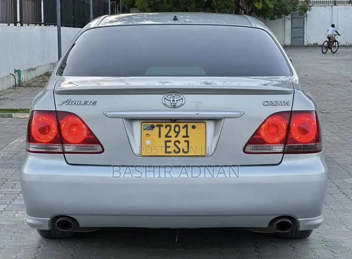 Toyota Crown 2006 Gray