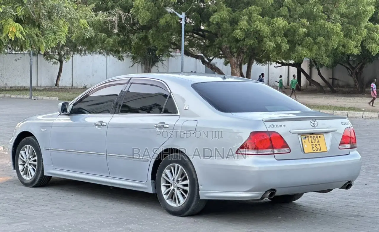 Toyota Crown 2006 Gray