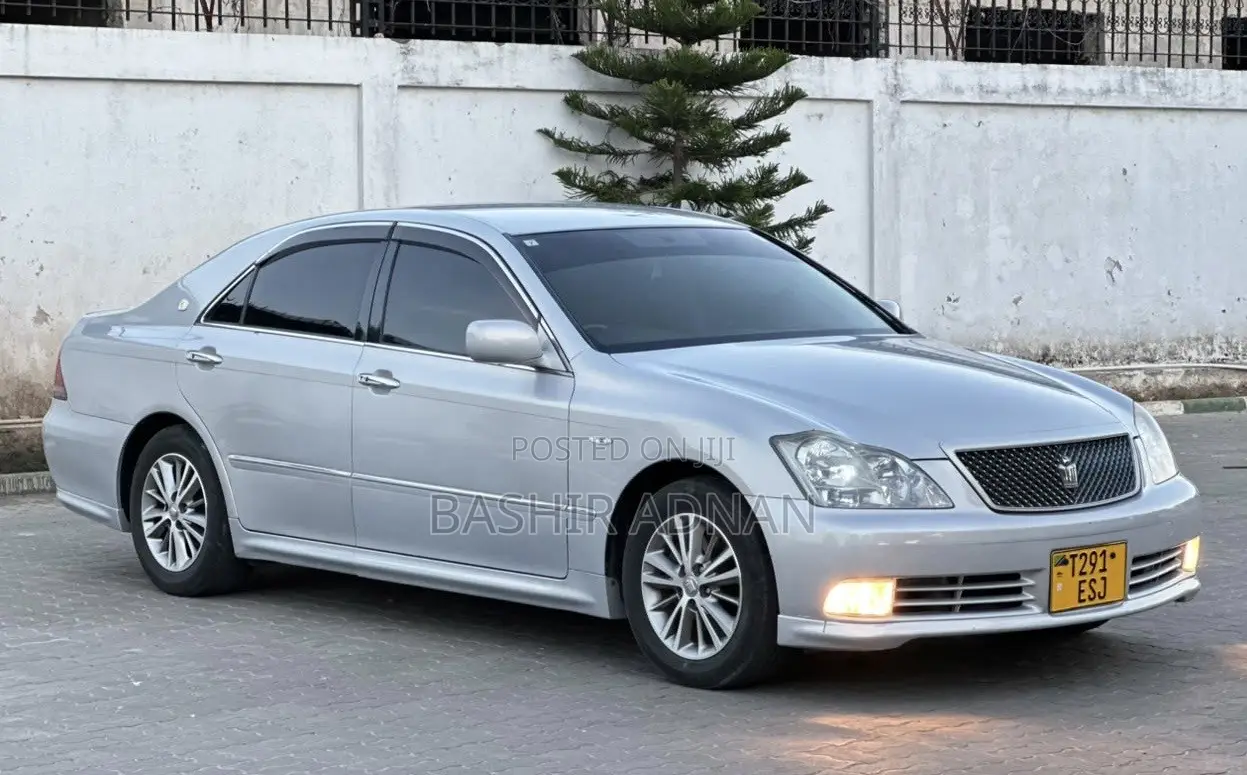Toyota Crown 2006 Gray