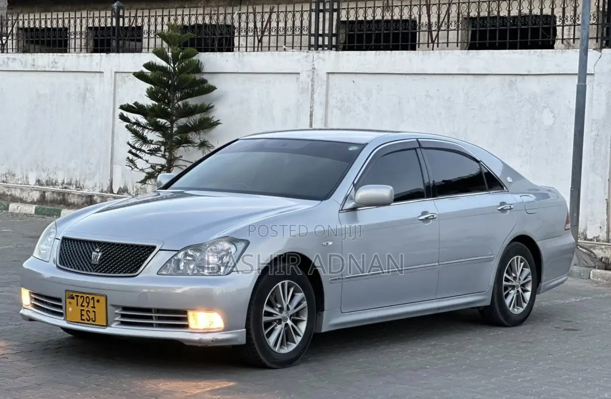 Toyota Crown 2006 Gray