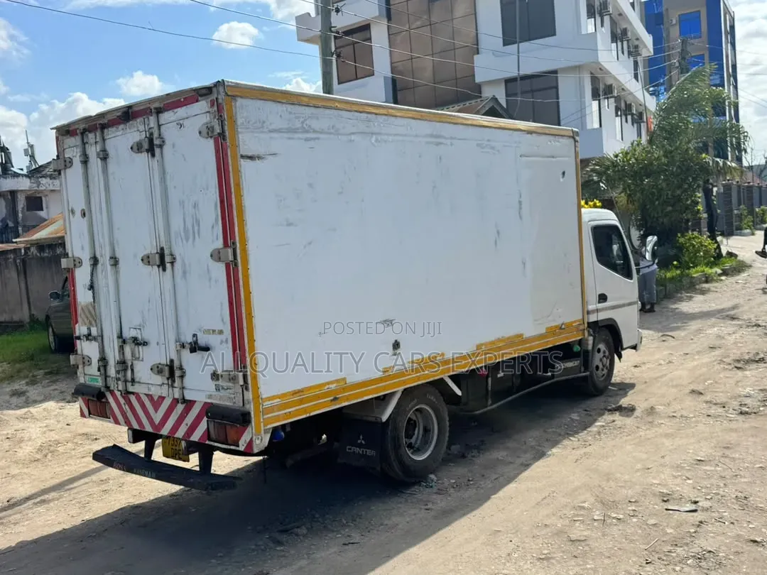 Canter Fridge 4m40 2001