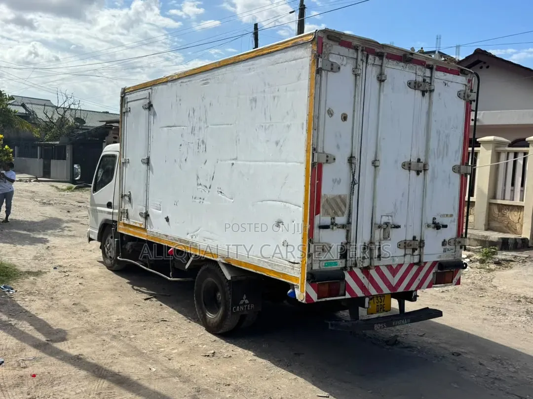 Canter Fridge 4m40 2001