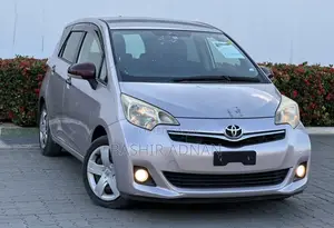 Toyota Ractis 1.5 FWD 2012 Gold