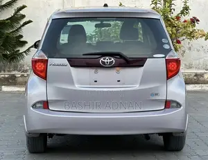 Toyota Ractis 1.5 FWD 2012 Gold