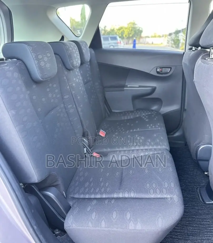 Toyota Ractis 1.5 FWD 2012 Gold