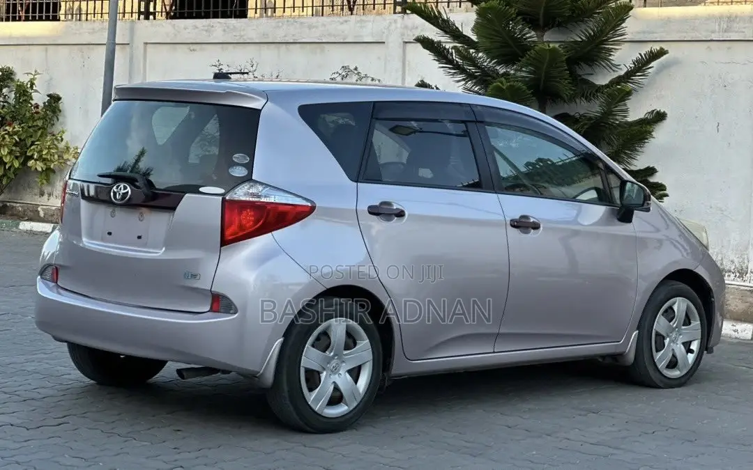 Toyota Ractis 1.5 FWD 2012 Gold