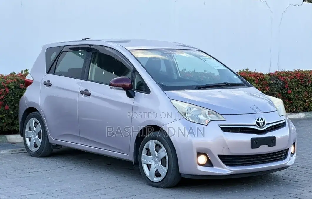 Toyota Ractis 1.5 FWD 2012 Gold