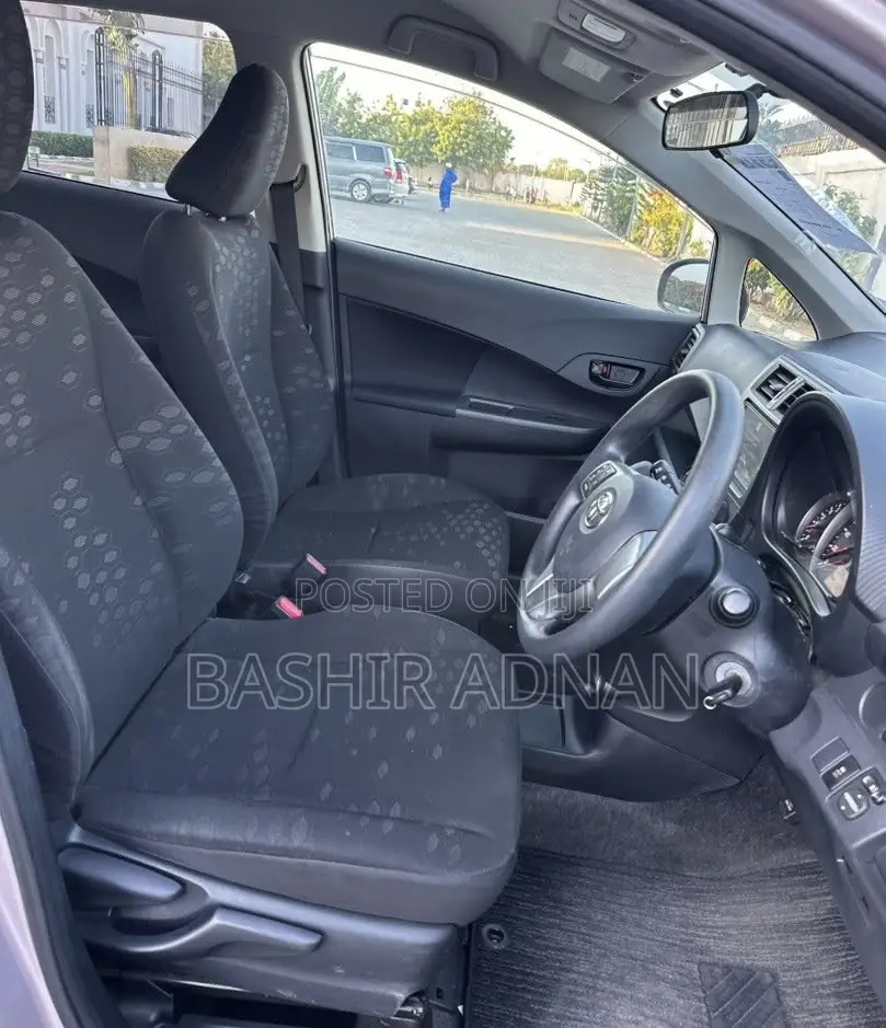 Toyota Ractis 1.5 FWD 2012 Gold