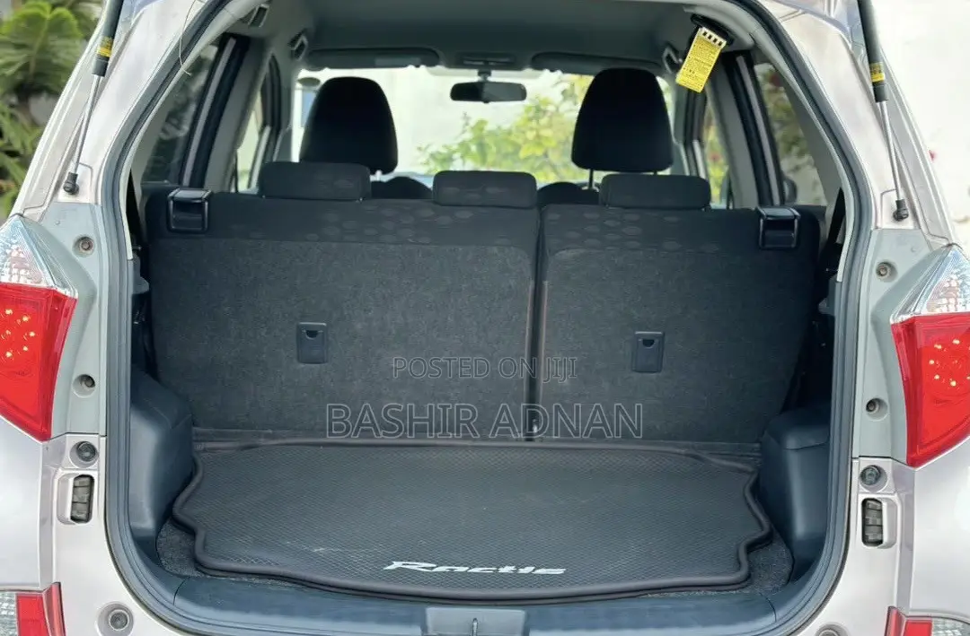 Toyota Ractis 1.5 FWD 2012 Gold