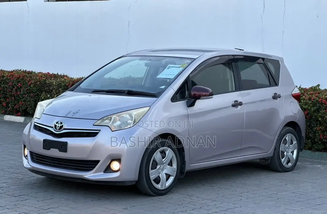 Toyota Ractis 1.5 FWD 2012 Gold