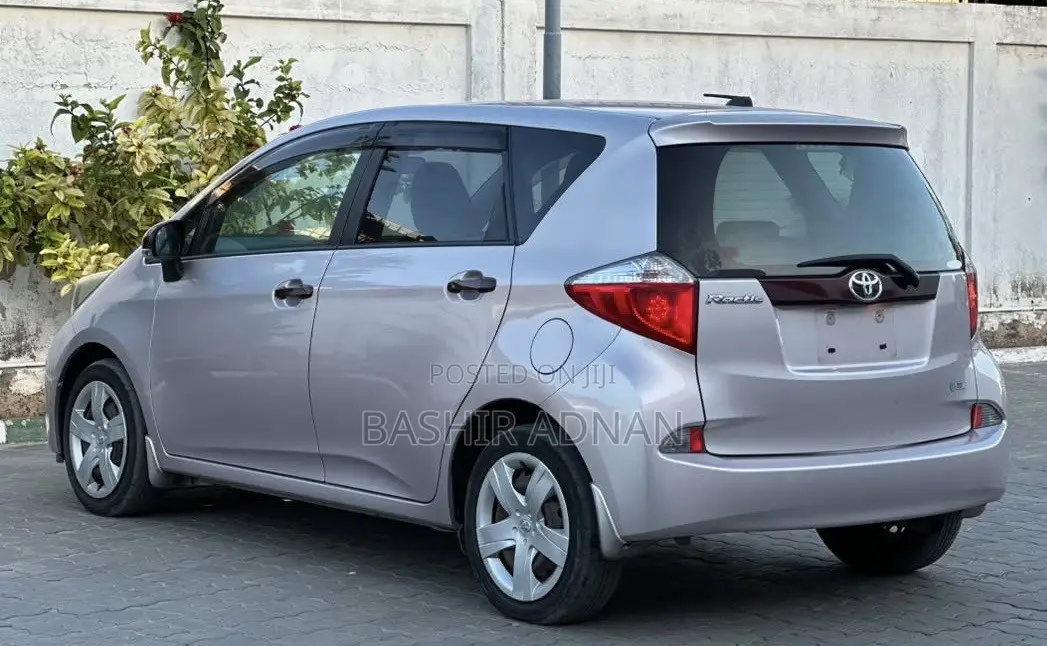 Toyota Ractis 1.5 FWD 2012 Gold