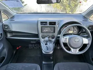 Toyota Ractis 1.5 FWD 2012 Gold