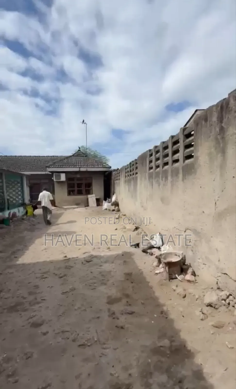 Kiwanja Cha Biashara Kinauzwa Magomeni