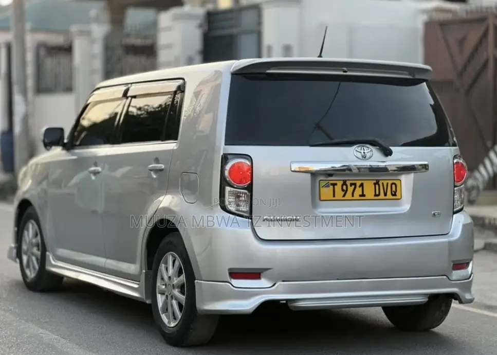 Toyota Corolla Rumion 2010 Silver