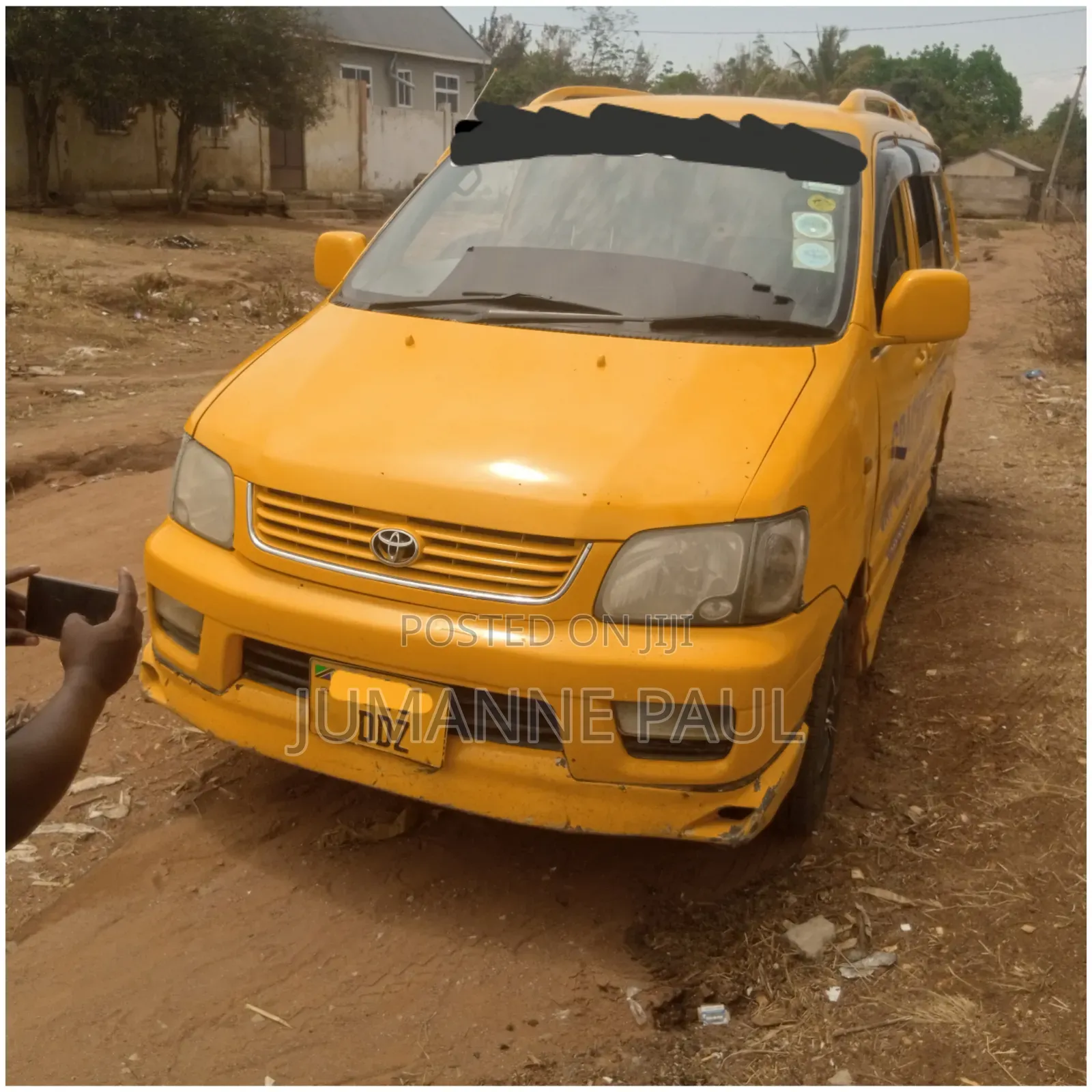 Toyota HiAce 2000 Yellow