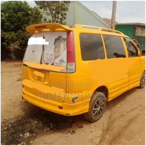 Toyota HiAce 2000 Yellow