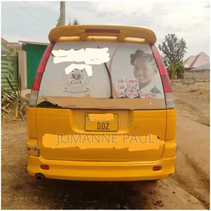 Toyota HiAce 2000 Yellow