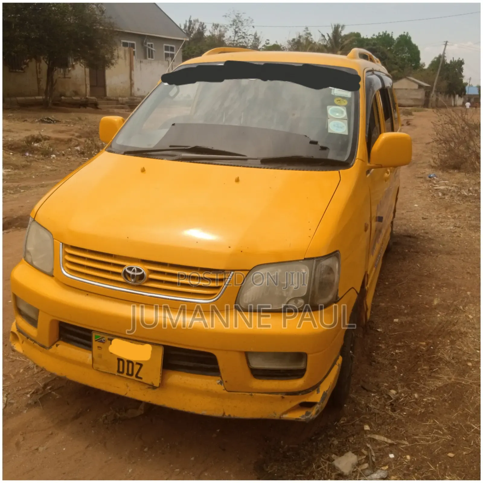 Toyota HiAce 2000 Yellow