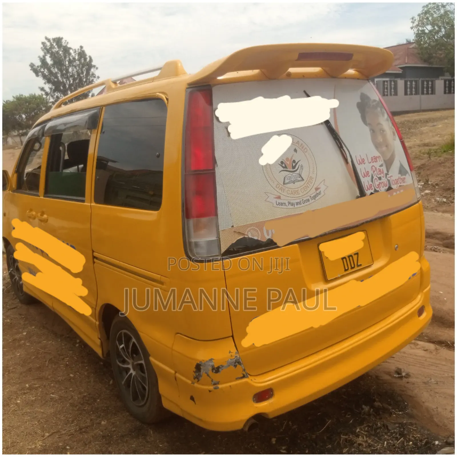 Toyota HiAce 2000 Yellow