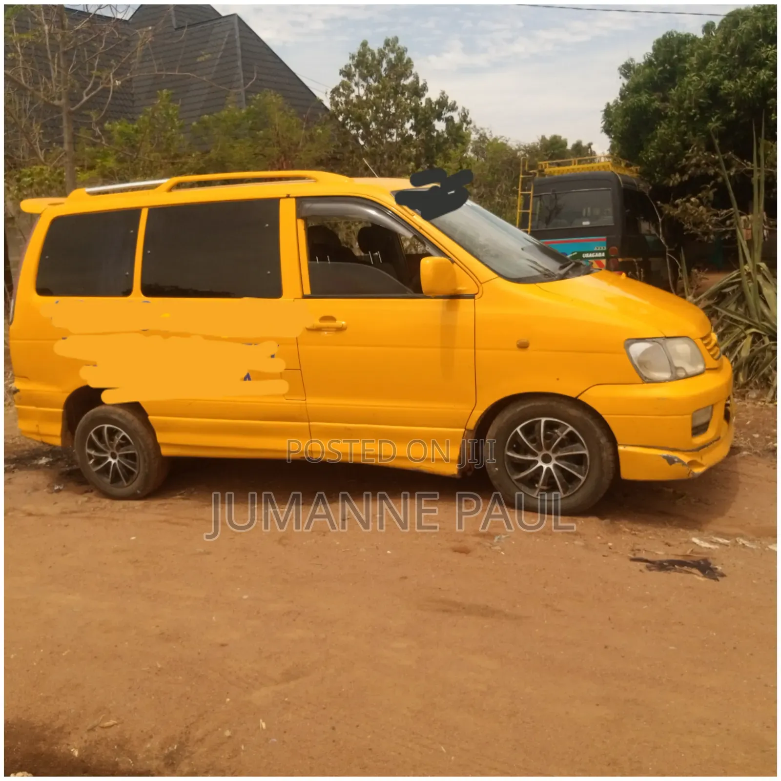 Toyota HiAce 2000 Yellow