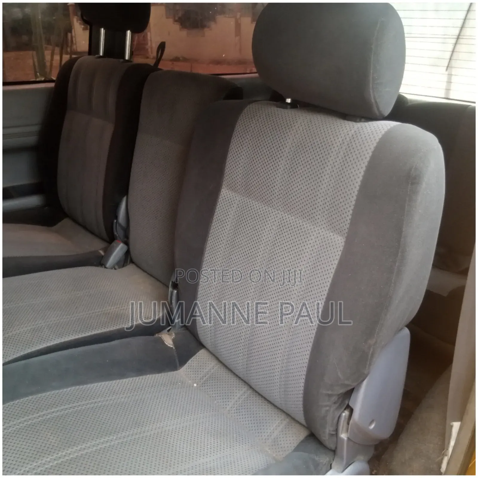 Toyota HiAce 2000 Yellow