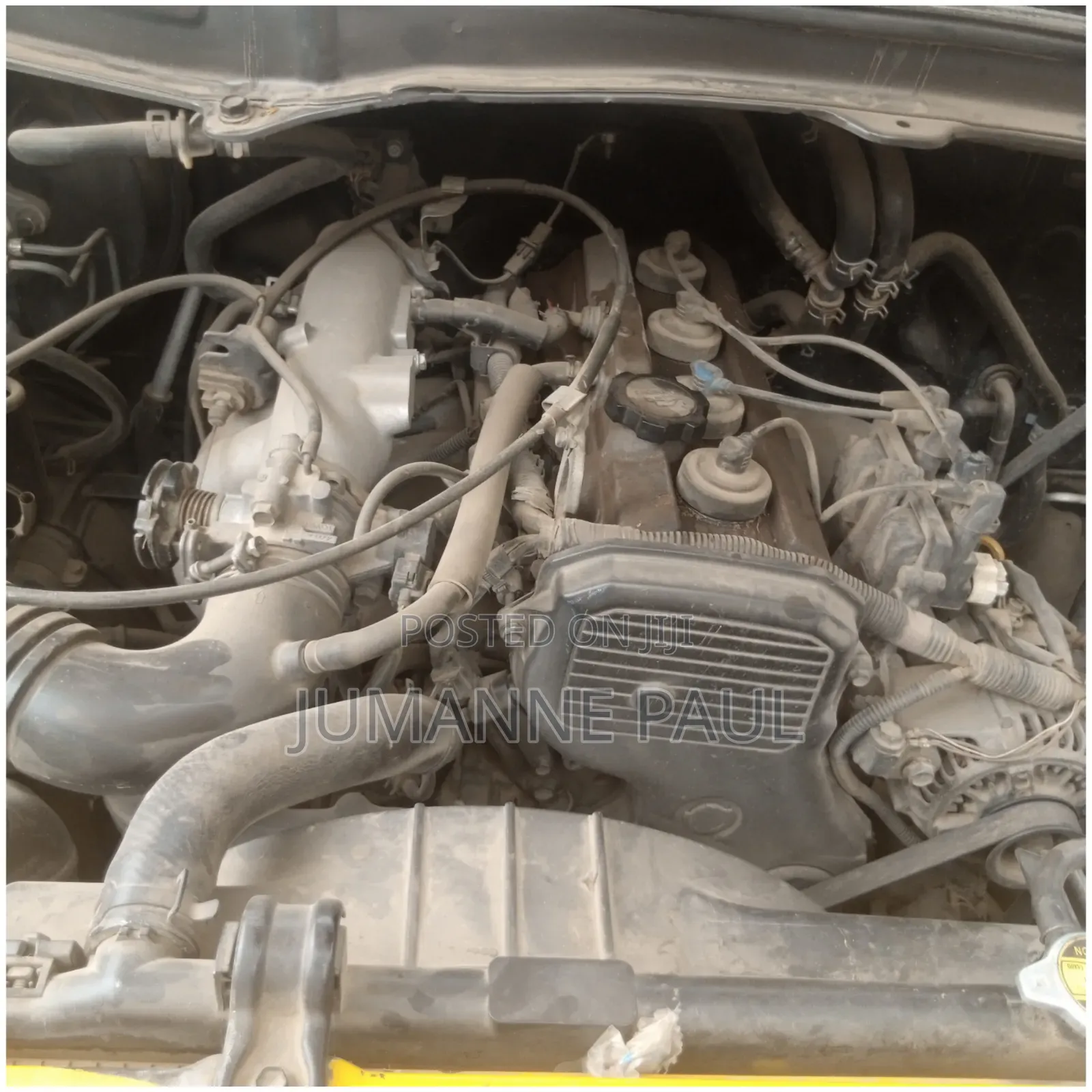 Toyota HiAce 2000 Yellow