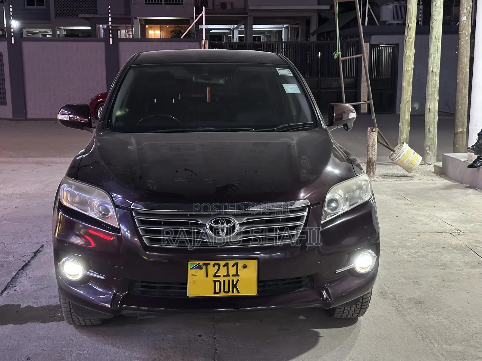 Toyota Vanguard 2010 Red