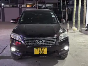 Toyota Vanguard 2010 Red