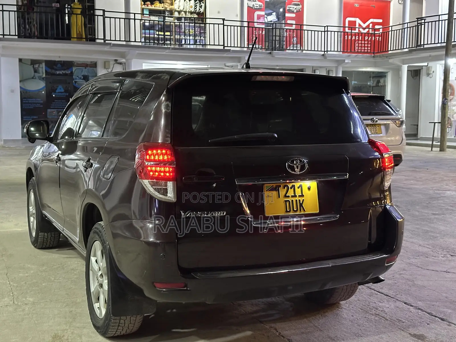 Toyota Vanguard 2010 Red