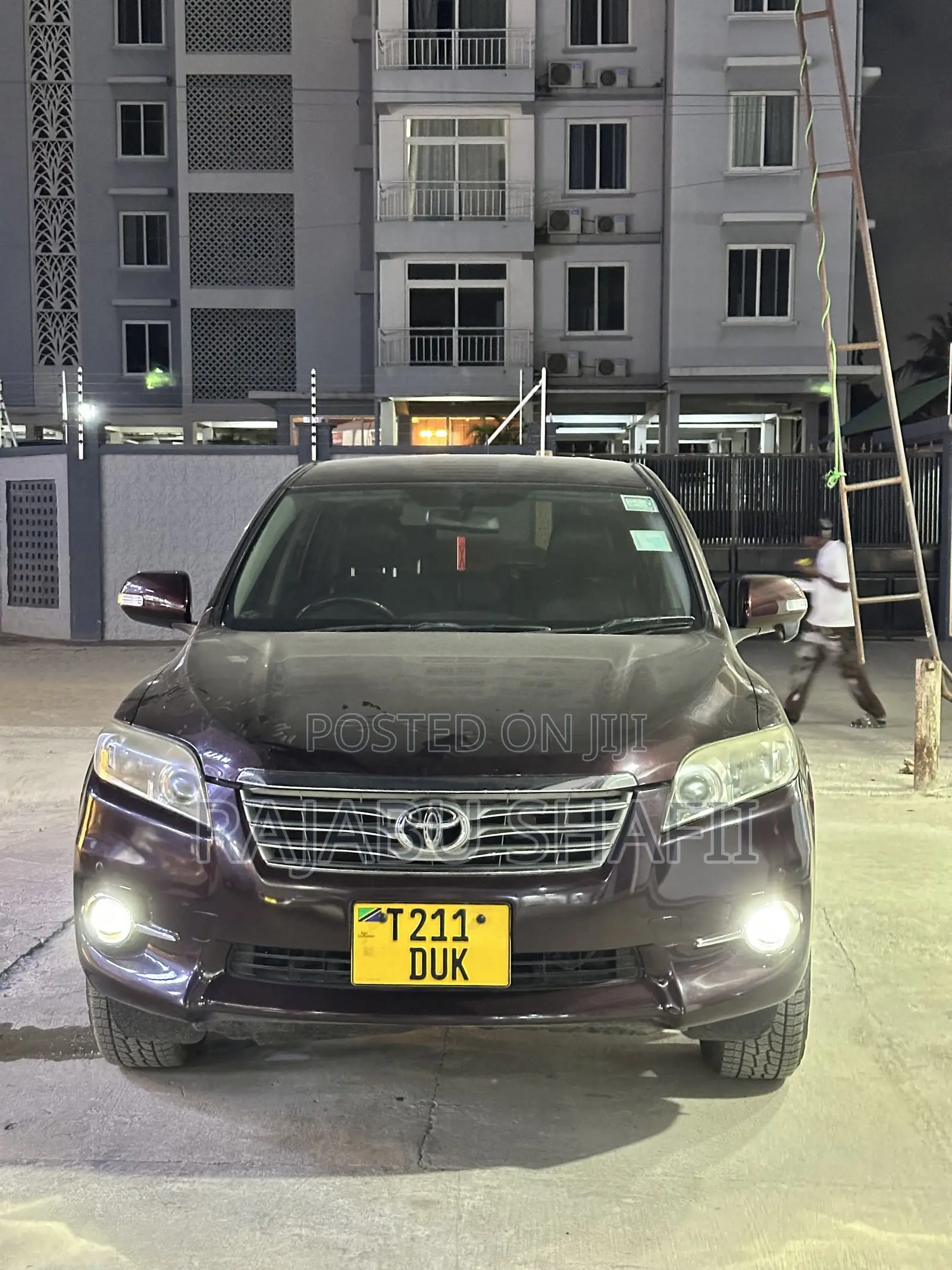 Toyota Vanguard 2010 Red