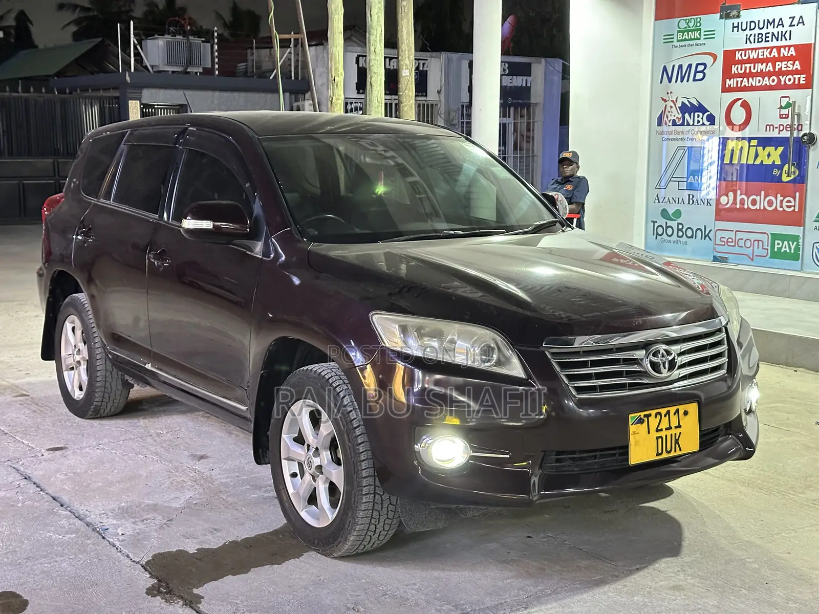 Toyota Vanguard 2010 Red