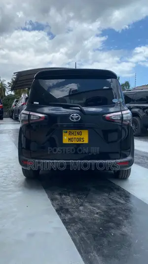 Toyota Sienta 1.5 FWD 2016 Black