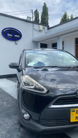 Toyota Sienta 1.5 FWD 2016 Black